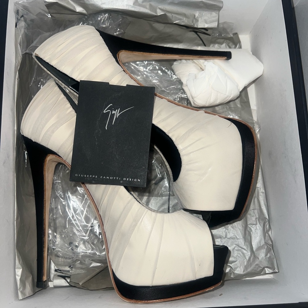 Giuseppe Zanotti Ruched Chiffon Elegant Black and Cream Heels